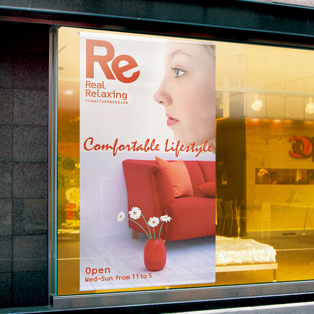 店舗内のポスター