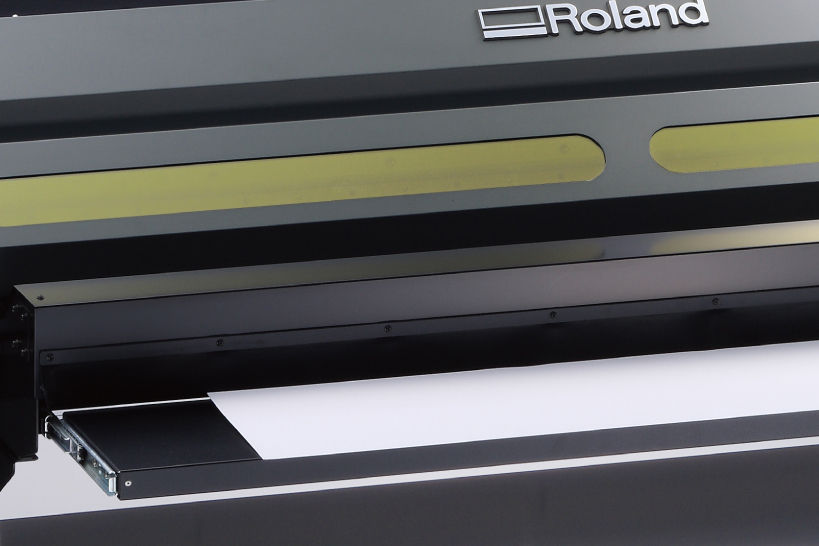 54inchサイズのワイドフォーマット（最大印刷幅：1,346mm）、簡易フラットテーブル