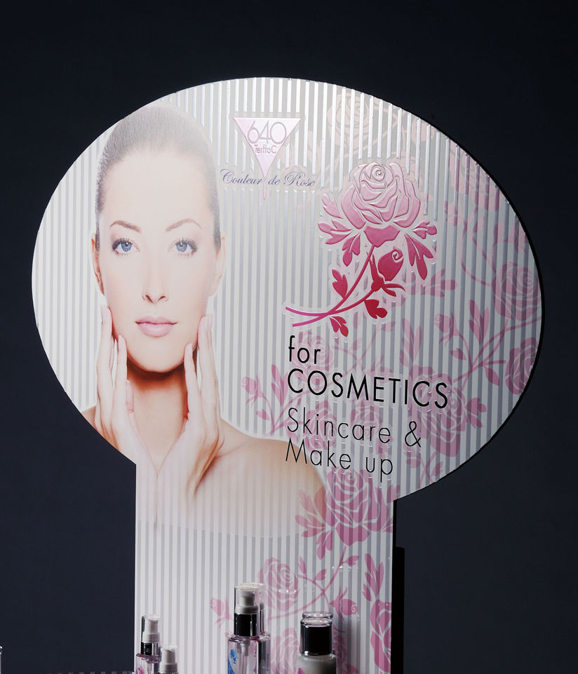 光沢表現を施して高級感をプラス