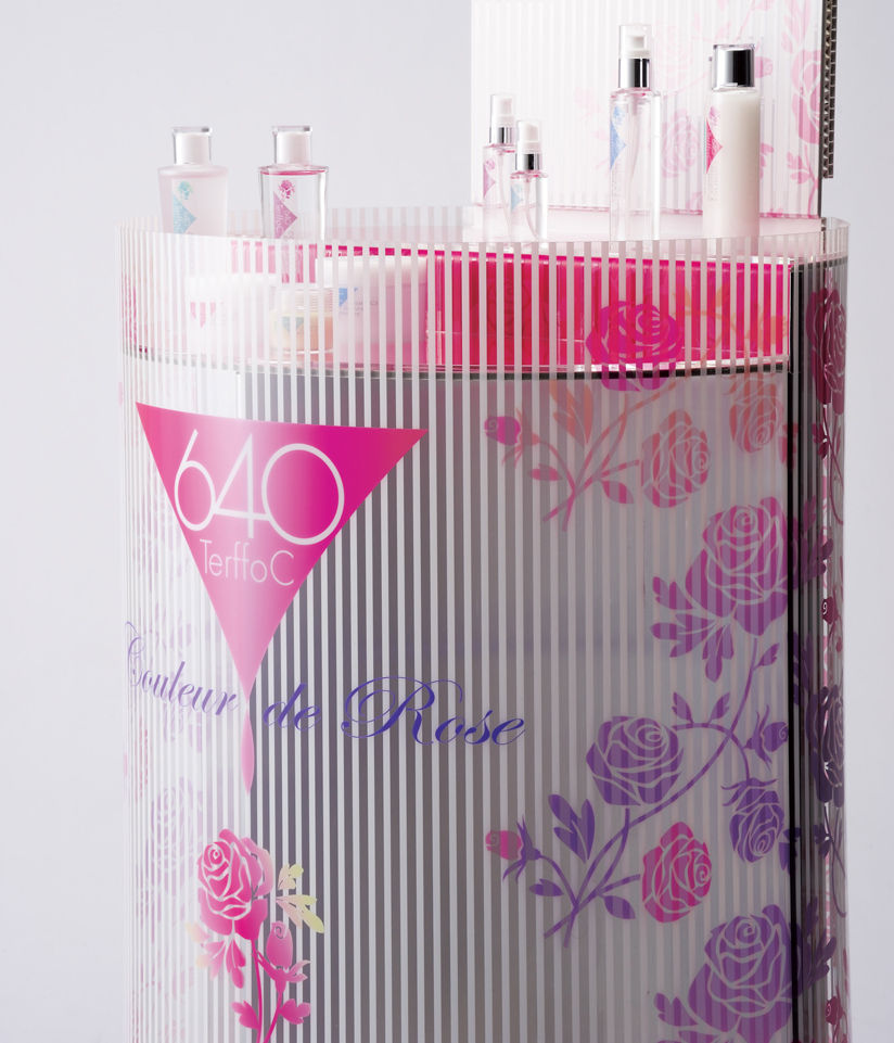 透明素材にも鮮やかなプリント