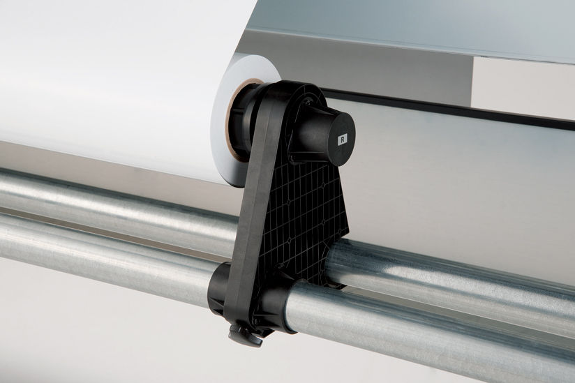 スムーズなメディア搬送を可能にする本体固定式のメディアホルダー