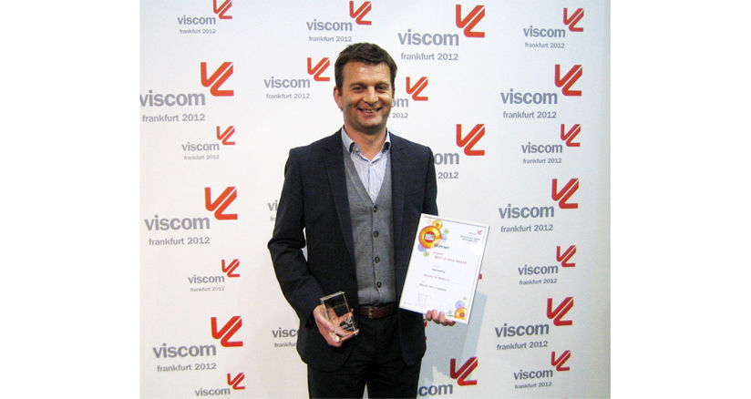 授賞式にて Eli Keersmaekers, CEO of Roland DG Benelux N.V.