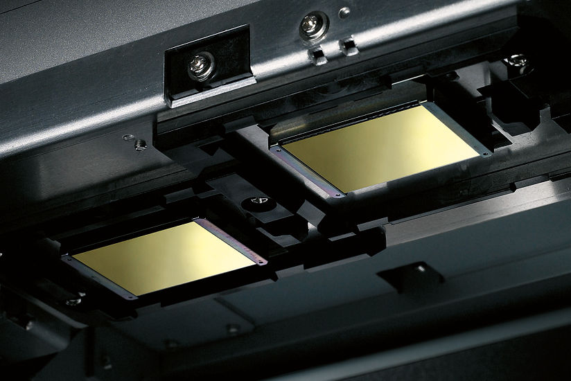 プリントヘッドをスタガー（千鳥格子）状に配置