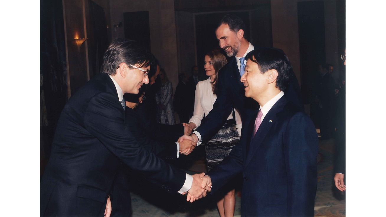 Crown Prince Naruhito of Japan, alongside Prince Felipe and Princess Letizia of Spain, greeted by Jorge Calvo, President & CEO of Roland DG EMEA, S.L., at a private official reception held during the Gala Concert.