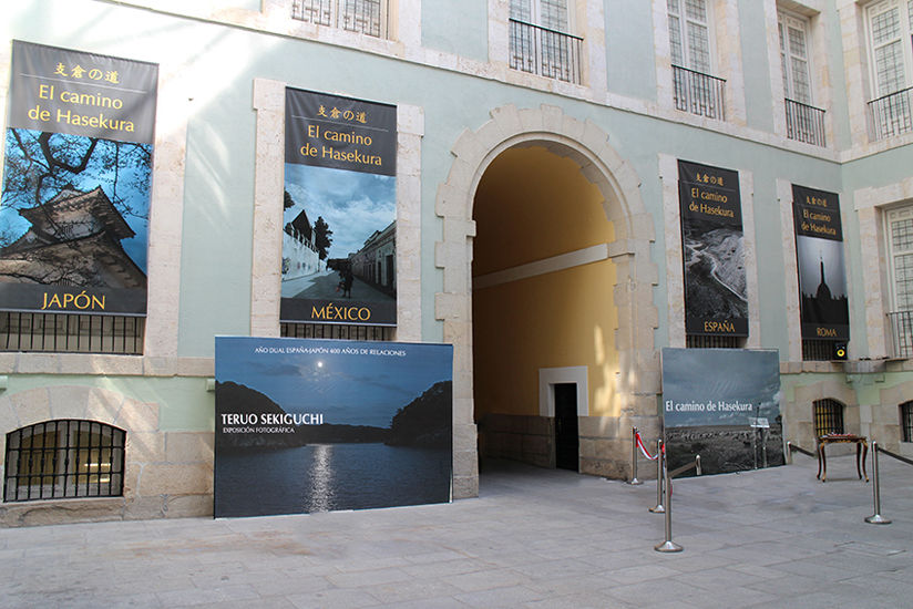 Sekiguchi's photographic work and banners on exhibit at the Bellas Artes de San Fernando