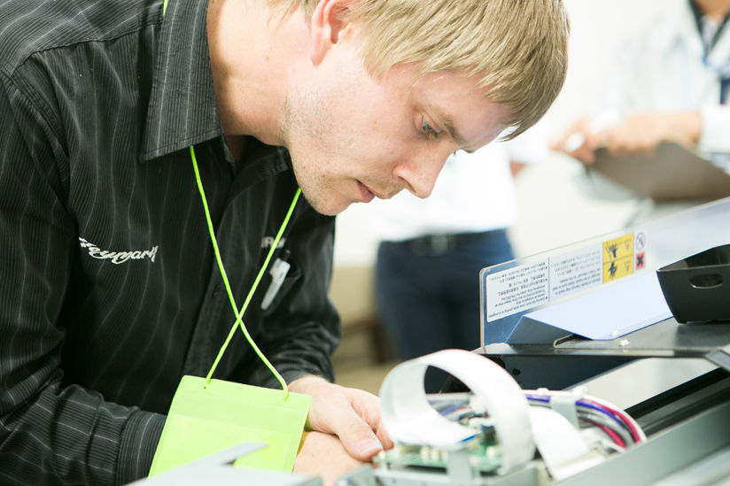 Print head replacement consisted of replacing inkjet heads in wide format printers.