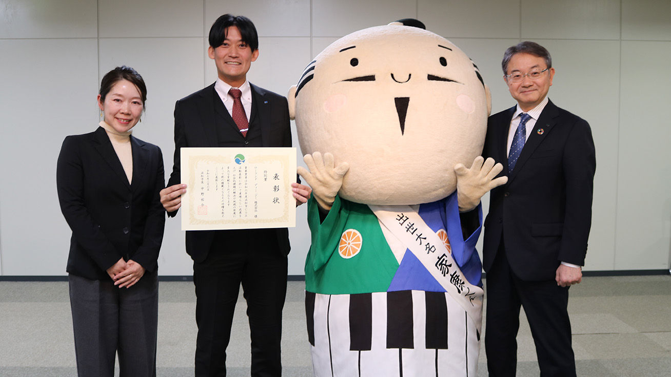 浜松市長と家康くんと記念撮影