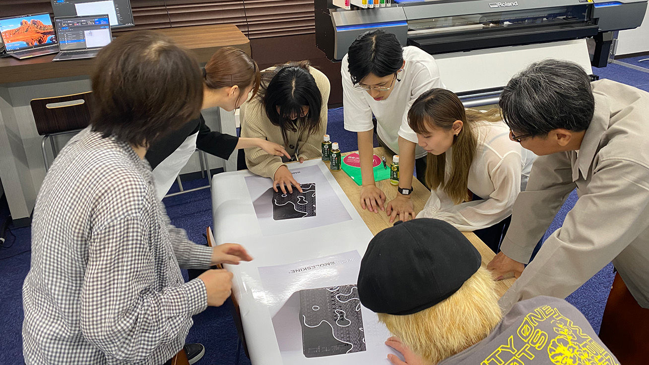 Students meeting at the Roland DG Creative Center in Osaka