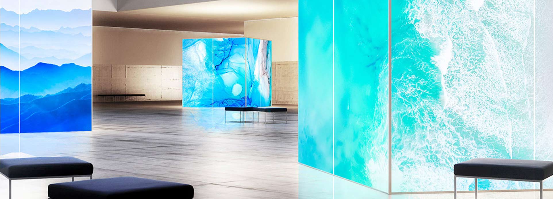 Backlit graphics in a gallery