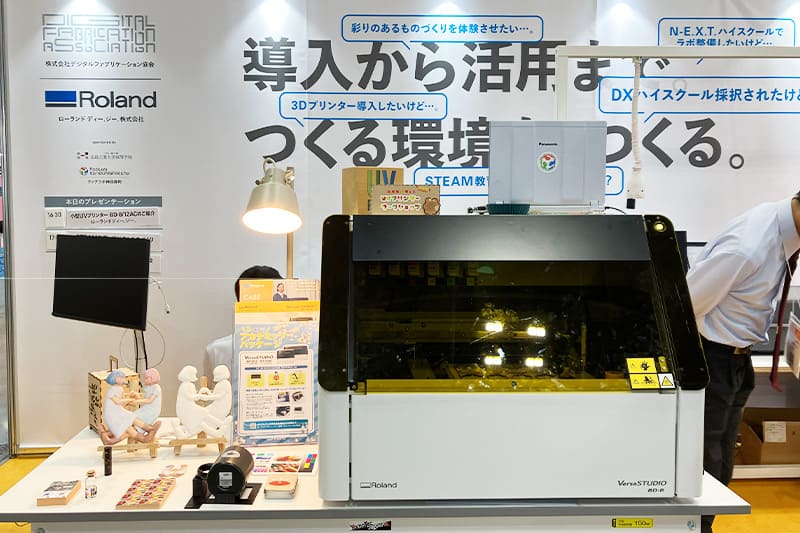 フラットベッドUVプリンター「VersaSTUDIO BD-8」を展示