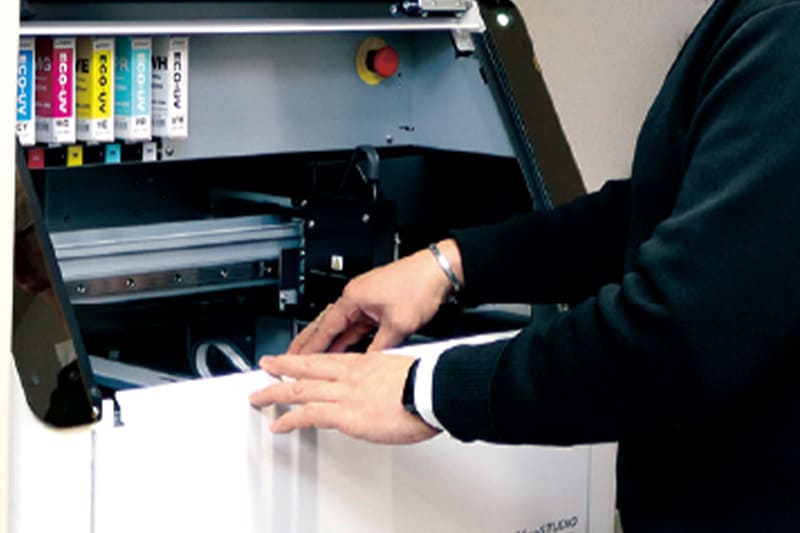 オフィスでも場所を取らないコンパクトな筐体