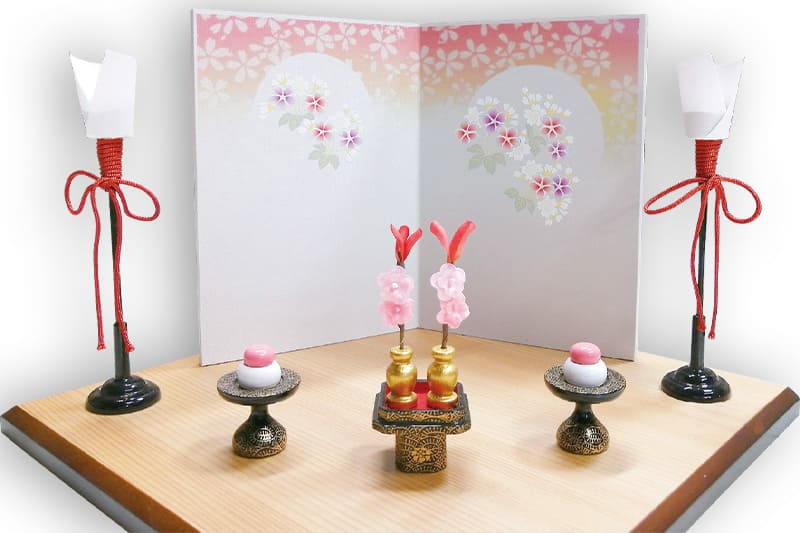 飾り台や飾り屏風の製作工程を一貫生産できるのが強み