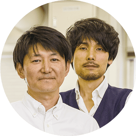 （左）情報学部 情報デザイン学科　技術員　境谷 慎吾 様（右）准教授　船橋
慶祐 様