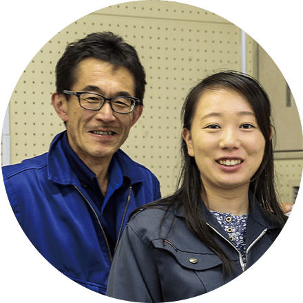 （左）情報技術科 教諭　新井 敏雄 様（右）講師（実習担当）　雨宮 麻由 様