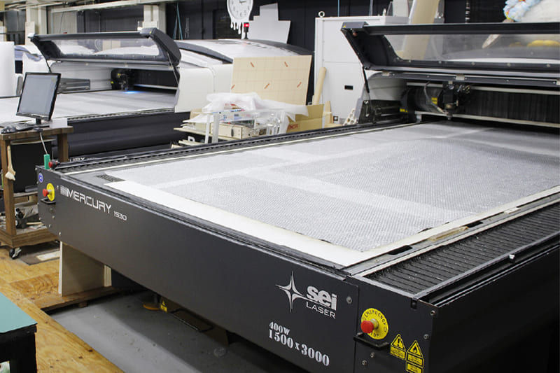 所有する大型レーザー加工機と「LO-640-F3」を組み合わせて活用