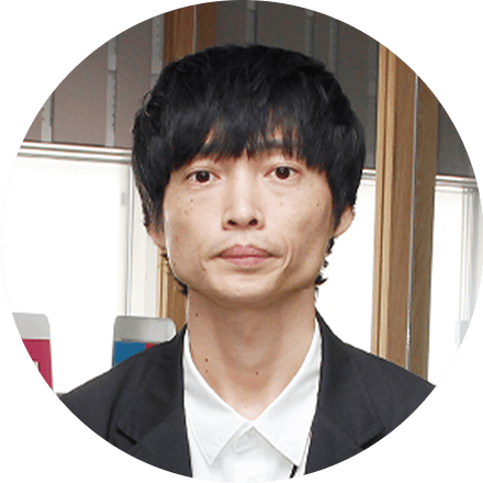 デザイン室　チーフ　佐藤 栄祐 様