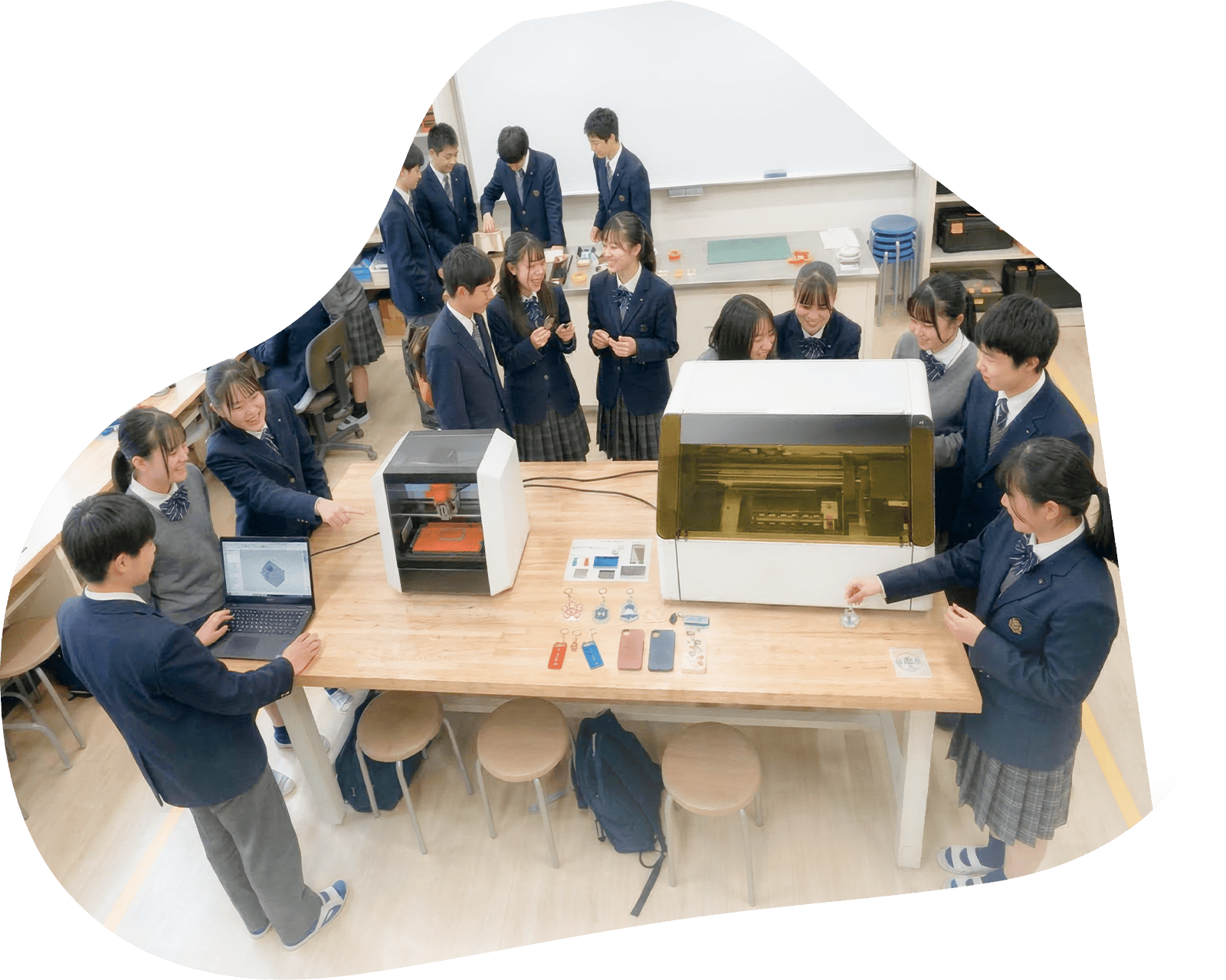 導入製品を使用する学生