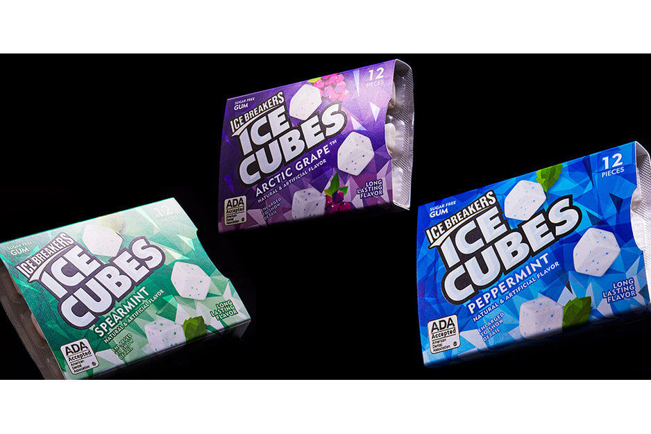 Ice Cubes 브랜드 사탕 3상자(하나는 녹색, 하나는 보라색, 하나는 파란색)는 모두 Roland DG UV 프린터로 인쇄되었습니다.