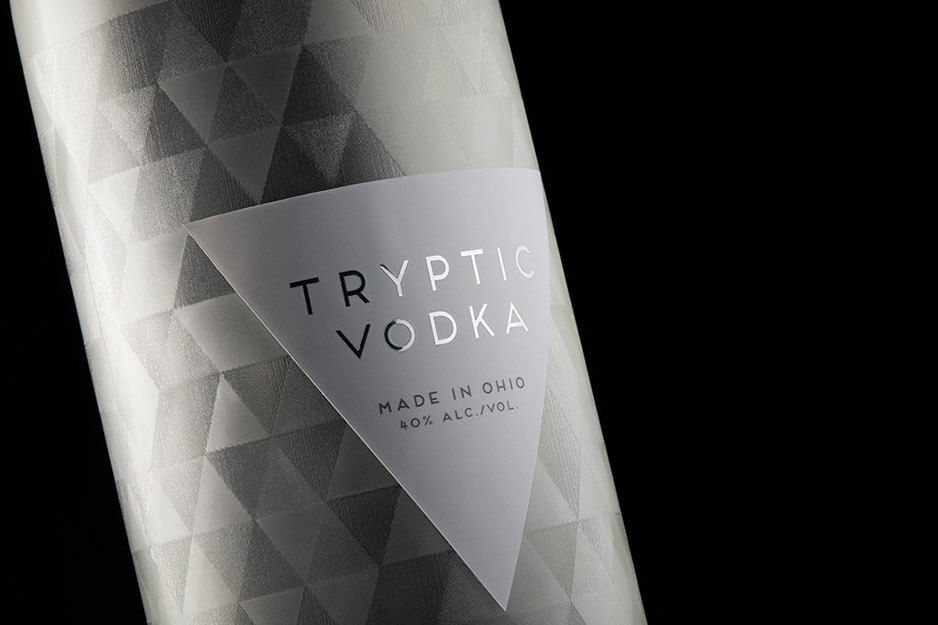 Tryptic Vodka가 적힌 병을 닫으세요.