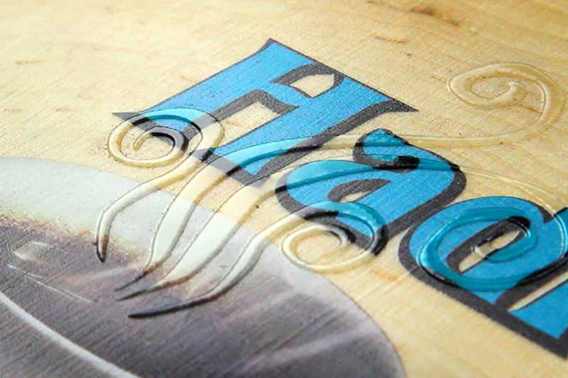mencetak di atas kayu