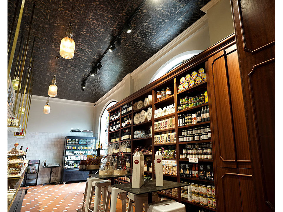 A cafe with pleasant atmosphere, created with DIMENSE DA-640