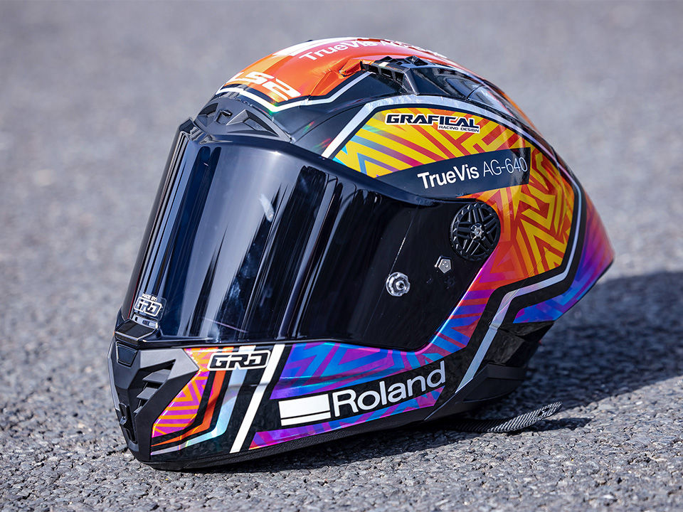 Grapfical_Slider Image_abstract helmet