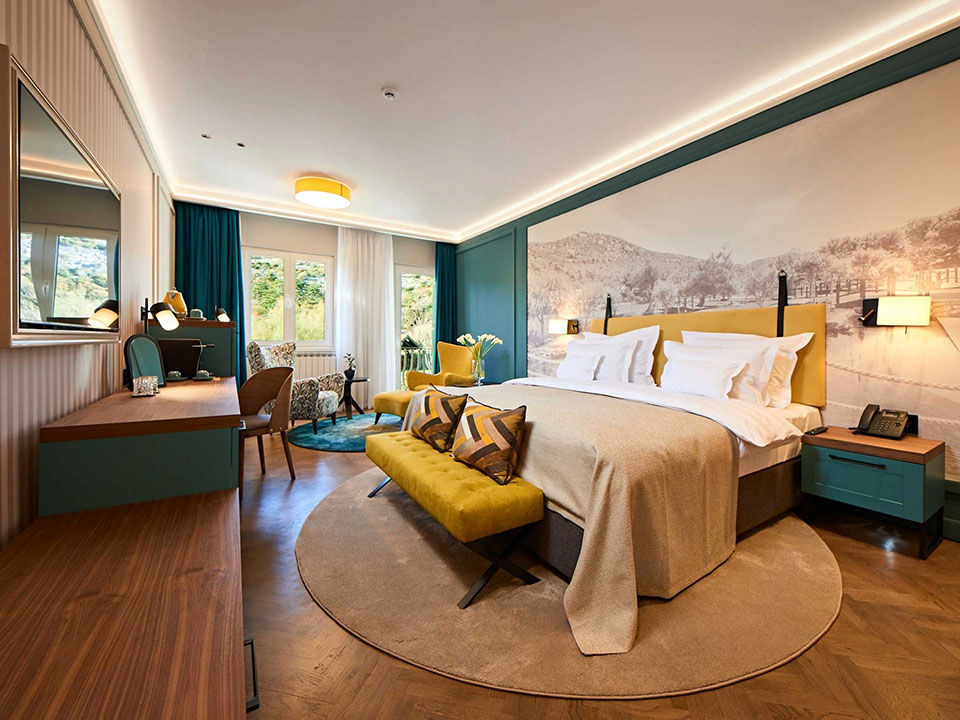 採用DIMENSE DA-640製作的飯店房間牆面裝飾