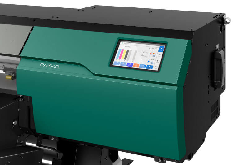 7-inch colour LCD touchscreen on the DA-640
