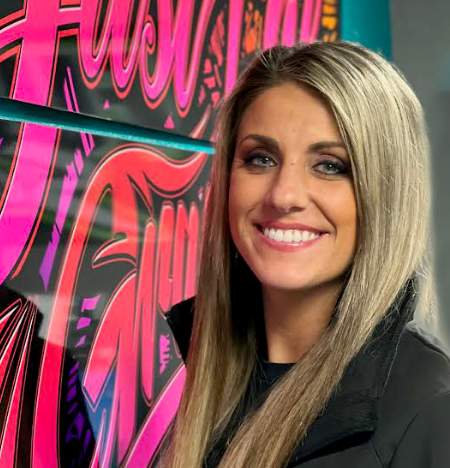 Lindsay Theisen, Grafik yang Luar Biasa
